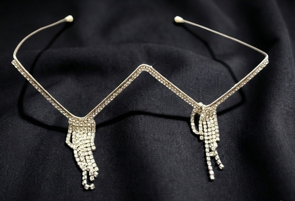 نظارة العروسة حرف V المرصّع